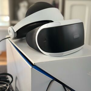 Sony VR Headset - Sleek Black and White Design